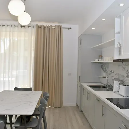 White Moon Apartment Plazhi San Pietro