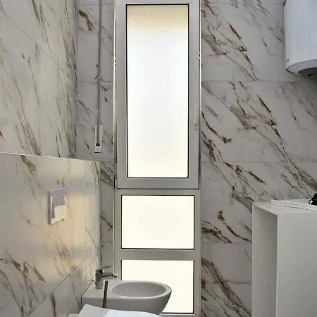 White Moon Apartment *