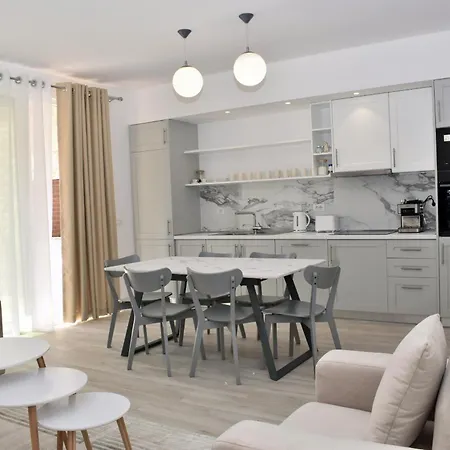White Moon Apartment Plazhi San Pietro