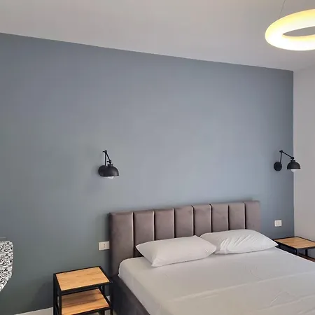White Moon Apartment *